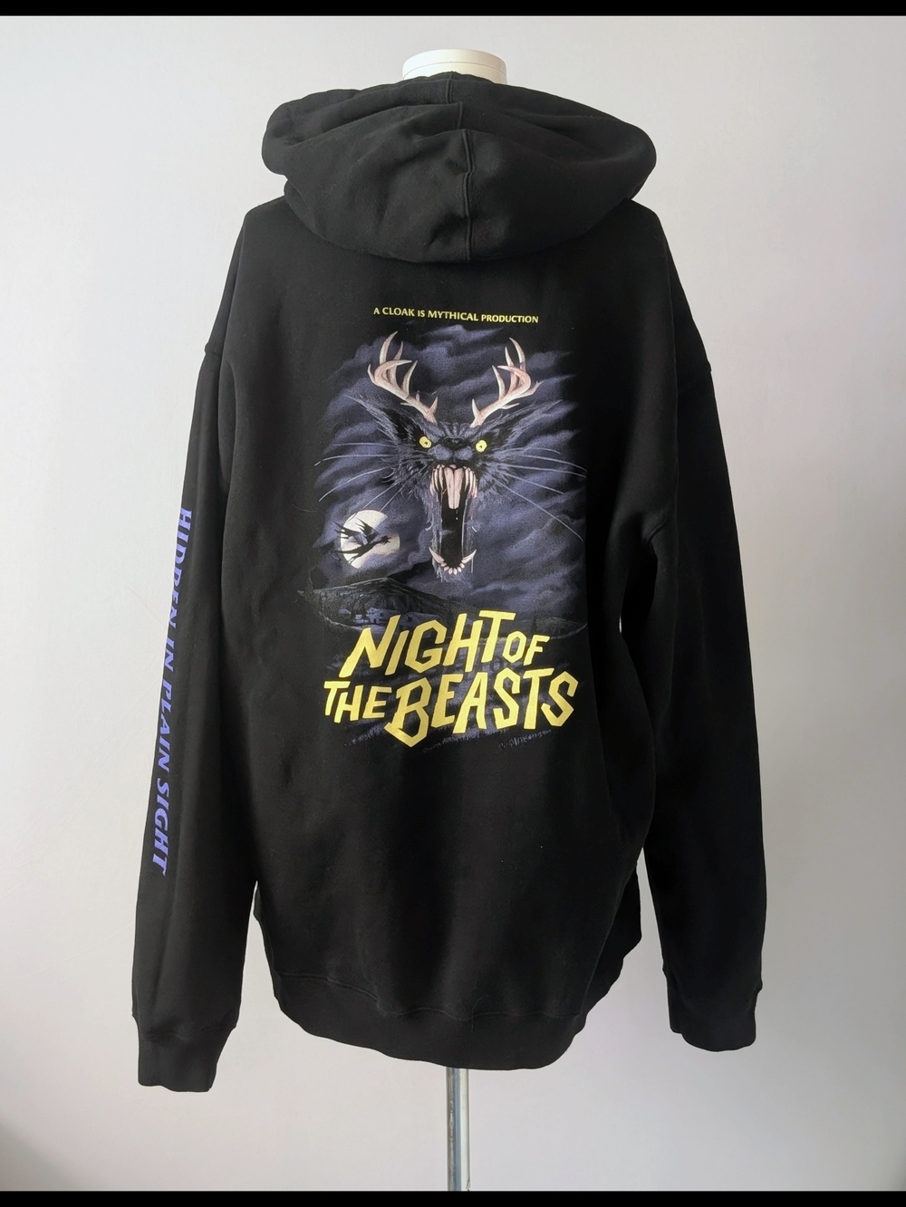 Cloak Is Mythical Night of the Beasts Black Graphic Hoodie Sweatshirt Sz XL